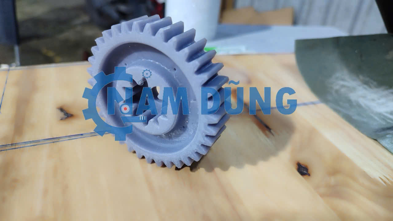 gia-cong-banh-rang-nhua